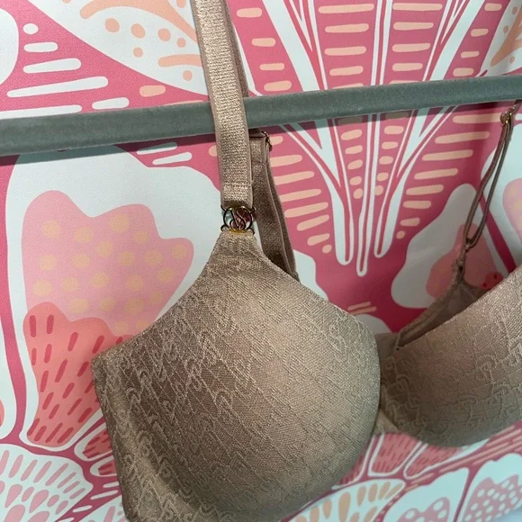 VS Icon Push Up Demi Bra - Picture 4 of 13